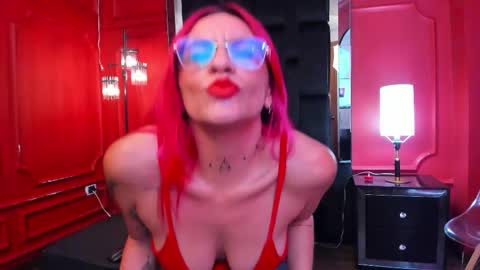 Snapshot of ambervans chatting on 10-20-25, 07:03 Amber online show from 10-20-25, 07:03