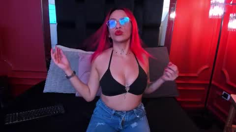 Amber online show from 11-17-25, 05:08