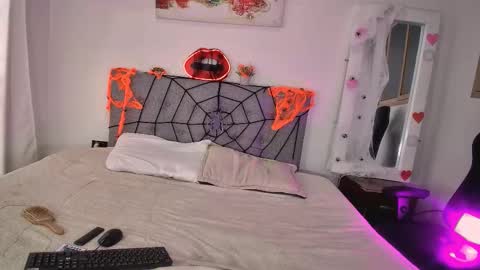 Amber  online show from 10-11-25, 03:54