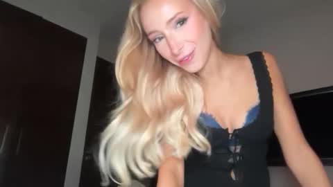 Snapshot of ambrefleur chatting on 03-02-26, 03:20 Ambre online show from 03-02-26, 03:20