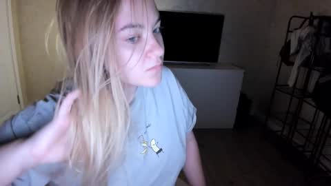 Snapshot of ambrosia__ chatting on 09-15-25, 01:16 ambrosia__ online show from 09-15-25, 01:16
