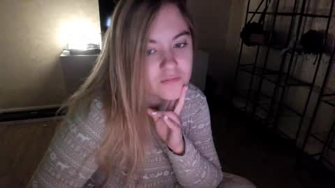 Snapshot of ambrosia__ chatting on 09-28-25, 11:43 ambrosia__ online show from 09-28-25, 11:43