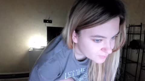 Snapshot of ambrosia__ chatting on 09-30-25, 10:59 ambrosia__ online show from 09-30-25, 10:59