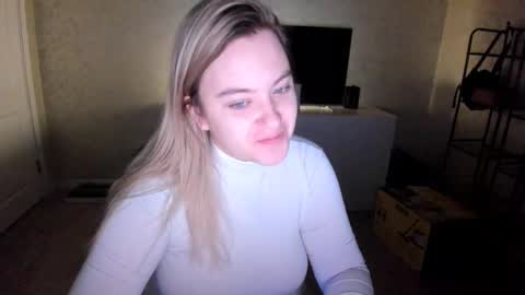 Snapshot of ambrosia__ chatting on 10-23-25, 04:12 ambrosia__ online show from 10-23-25, 04:12