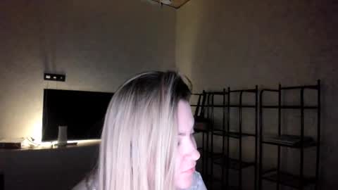Snapshot of ambrosia__ chatting on 10-24-25, 04:25 ambrosia__ online show from 10-24-25, 04:25