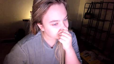 Snapshot of ambrosia__ chatting on 10-25-25, 06:35 ambrosia__ online show from 10-25-25, 06:35