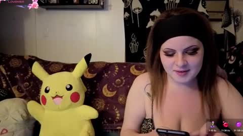 Snapshot of amburlicious chatting on 11-11-25, 04:23 amburlicious online show from 11-11-25, 04:23