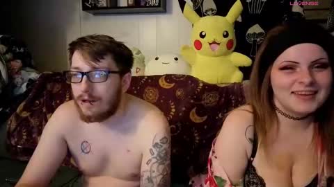 Snapshot of amburlicious chatting on 11-24-25, 04:01 amburlicious online show from 11-24-25, 04:01