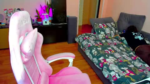 Eileen online show from 10-28-25, 01:36