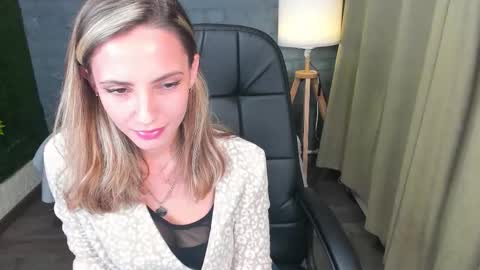 amelia_meili online show from 11-19-25, 01:11