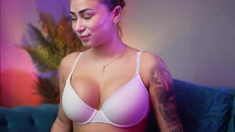  Amelia  online show from 11-09-25, 09:35