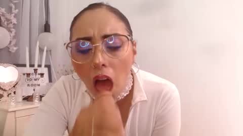 Chloe online show from 01-23-25, 02:12