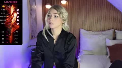 Snapshot of amelieaxie chatting on 01-23-25, 03:48 Isabella online show from 01-23-25, 03:48
