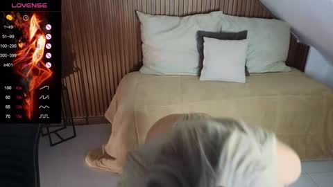 Snapshot of amelieaxie chatting on 03-10-25, 07:32 Isabella online show from 03-10-25, 07:32