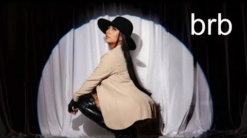 Snapshot of ameliebelle_ chatting on 10-23-25, 12:04 Amelie online show from 10-23-25, 12:04