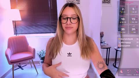 Amelie Graham online show from 11-24-25, 07:13