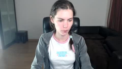 Amelie online show from 09-17-25, 04:19