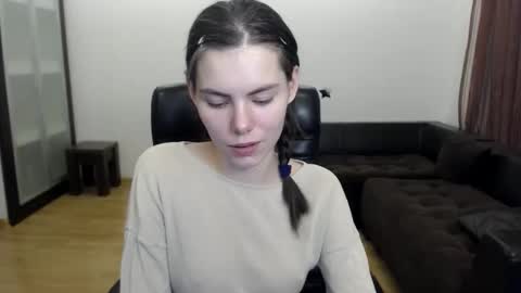 Amelie online show from 10-18-25, 04:52