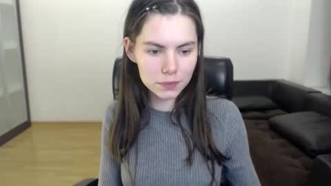 Amelie online show from 11-18-25, 05:17