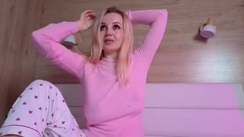 Snapshot of amelijarouz chatting on 12-03-25, 07:12 Amelija Rouz online show from 12-03-25, 07:12