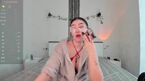 Snapshot of ameliya_sun chatting on 02-16-25, 04:42 Aylin online show from 02-16-25, 04:42