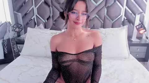 amelli_colette online show from 11-11-25, 01:00