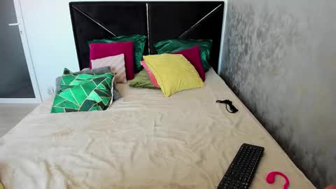 Snapshot of amenaavans chatting on 02-27-26, 12:49 Julia online show from 02-27-26, 12:49