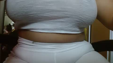 Snapshot of ames9001 chatting on 10-10-25, 11:53 Mari online show from 10-10-25, 11:53