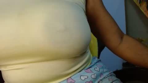 Snapshot of ames9001 chatting on 10-18-25, 12:39 Mari online show from 10-18-25, 12:39