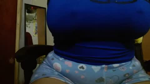 Snapshot of ames9001 chatting on 10-20-25, 11:32 Mari online show from 10-20-25, 11:32