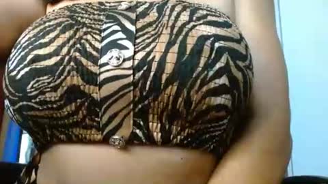 Snapshot of ames9001 chatting on 10-27-25, 11:36 Mari online show from 10-27-25, 11:36