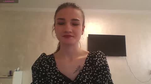 Julia  online show from 03-07-25, 08:02