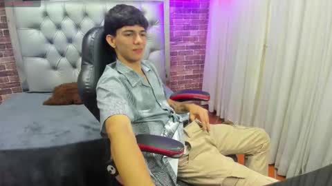 Snapshot of amethystshadow chatting on 10-20-25, 03:34 amethystshadow online show from 10-20-25, 03:34