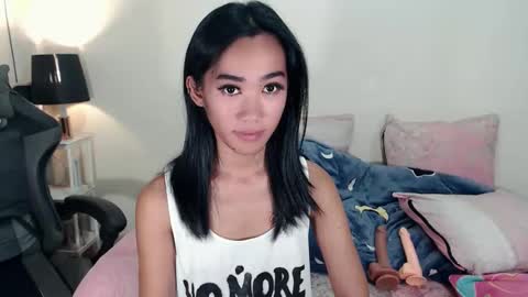 Snapshot of ami_lewis chatting on 10-21-25, 01:39 JOANNA online show from 10-21-25, 01:39