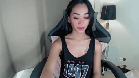 Snapshot of ami_lewis chatting on 11-16-25, 02:06 JOANNA online show from 11-16-25, 02:06