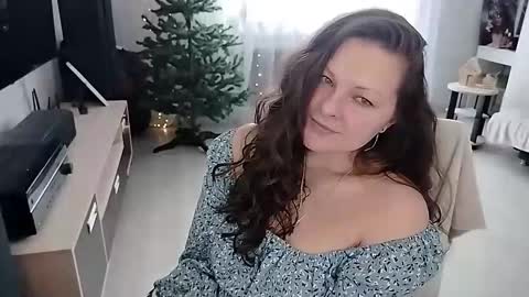 Mila online show from 02-15-26, 07:51