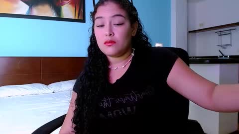 Snapshot of amira_moon_ chatting on 11-14-25, 02:49 Amira online show from 11-14-25, 02:49