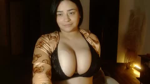 Snapshot of ammbaar1 chatting on 01-12-25, 11:47 Ambaar online show from 01-12-25, 11:47