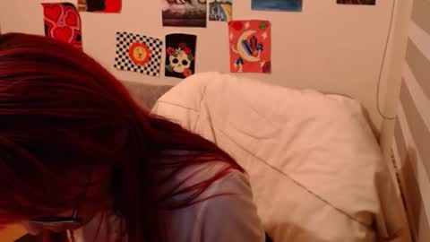 yisel online show from 10-09-25, 02:42