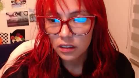 yisel online show from 10-24-25, 01:03