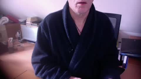 Snapshot of amor2200 chatting on 02-04-26, 12:00 Amor2200 online show from 02-04-26, 12:00