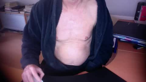 Snapshot of amor2200 chatting on 02-05-26, 10:09 Amor2200 online show from 02-05-26, 10:09