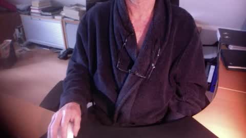 Snapshot of amor2200 chatting on 02-08-26, 01:03 Amor2200 online show from 02-08-26, 01:03