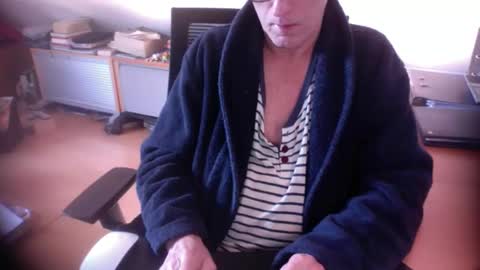 Snapshot of amor2200 chatting on 02-15-26, 11:08 Amor2200 online show from 02-15-26, 11:08