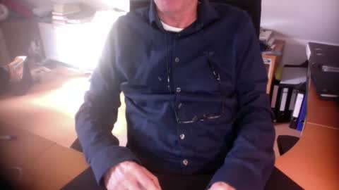 Snapshot of amor2200 chatting on 02-19-26, 09:38 Amor2200 online show from 02-19-26, 09:38