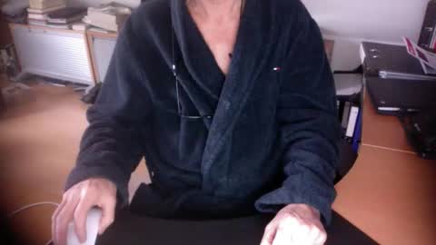 Snapshot of amor2200 chatting on 02-20-26, 10:49 Amor2200 online show from 02-20-26, 10:49