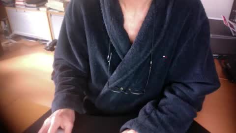 Snapshot of amor2200 chatting on 02-21-26, 10:05 Amor2200 online show from 02-21-26, 10:05