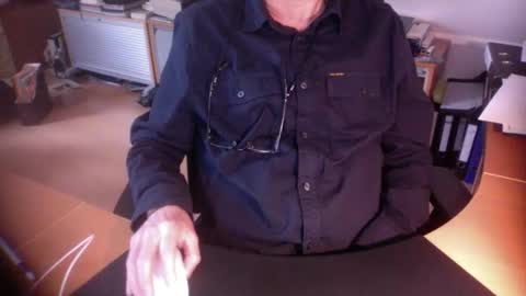 Snapshot of amor2200 chatting on 02-27-26, 02:28 Amor2200 online show from 02-27-26, 02:28