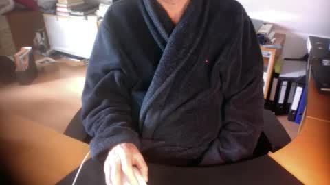 Snapshot of amor2200 chatting on 03-03-26, 08:53 Amor2200 online show from 03-03-26, 08:53