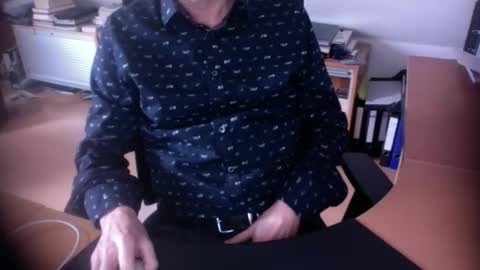 Snapshot of amor2200 chatting on 03-07-26, 11:29 Amor2200 online show from 03-07-26, 11:29